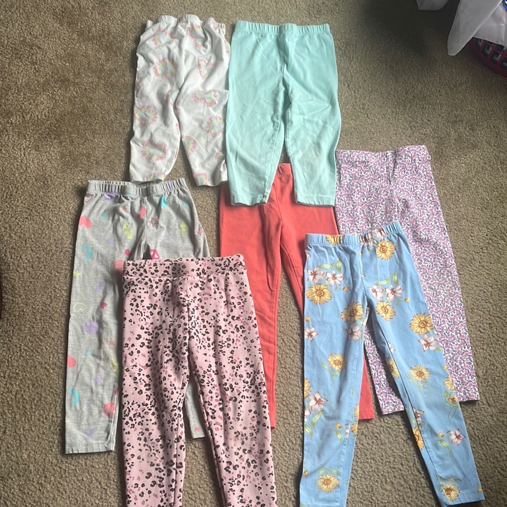 Bundle of 7 toddler girls leggings.